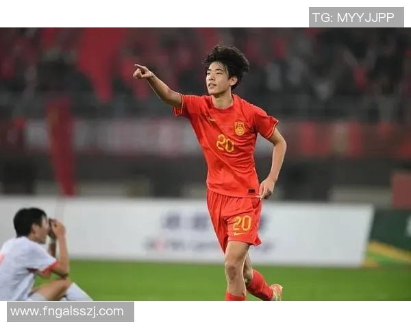 19岁足球明星崭露头角引领新一代运动风潮 19岁足球明星崭露头角引领新一代运动风潮